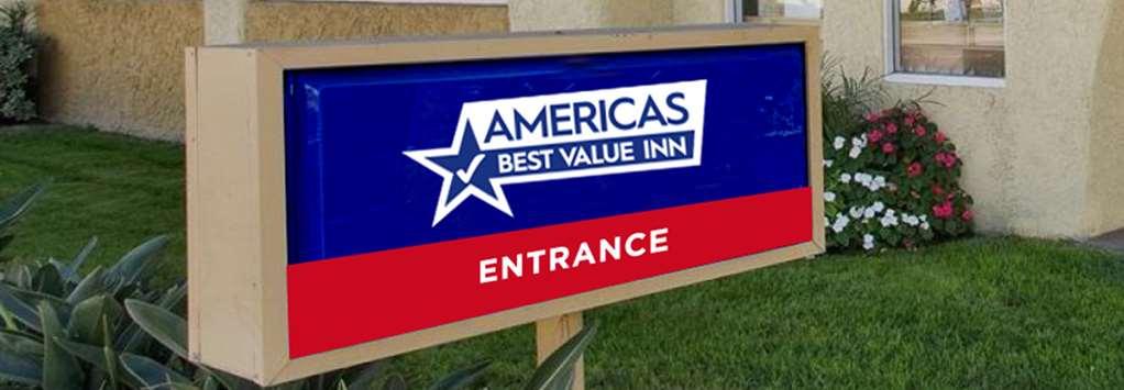Americas Best Value Inn & Suites Форсайт Екстериор снимка